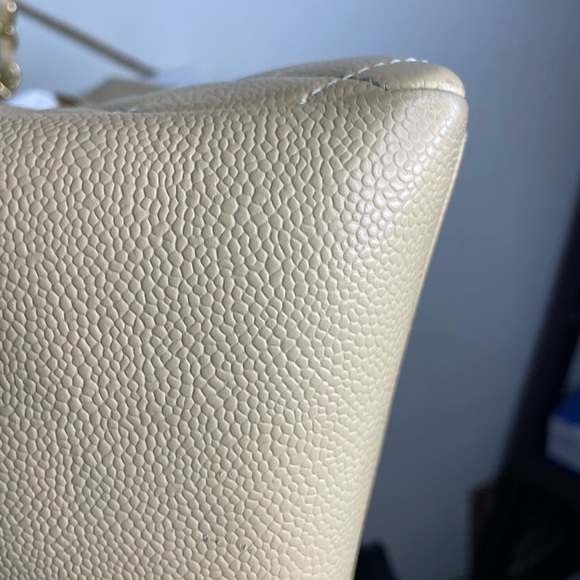 Authentic
CHANEL
BEIGE QUILTED CAVIAR GRAND SHOPPING TOTE (GST) - Picture 9 of 12